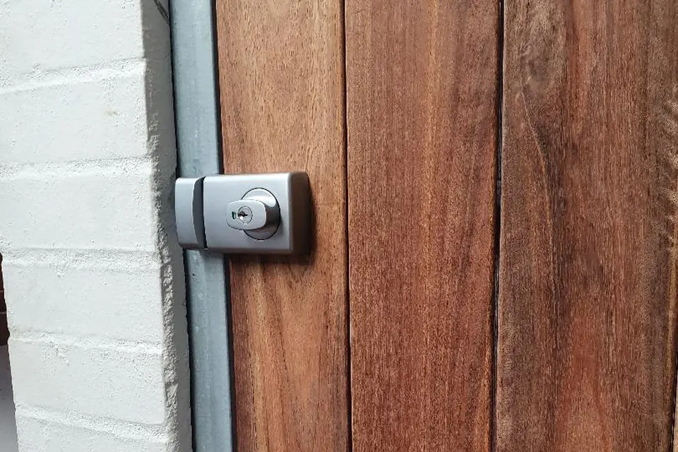 Keyed deadlatch installed on a hardwood timber side gate at a Perth home