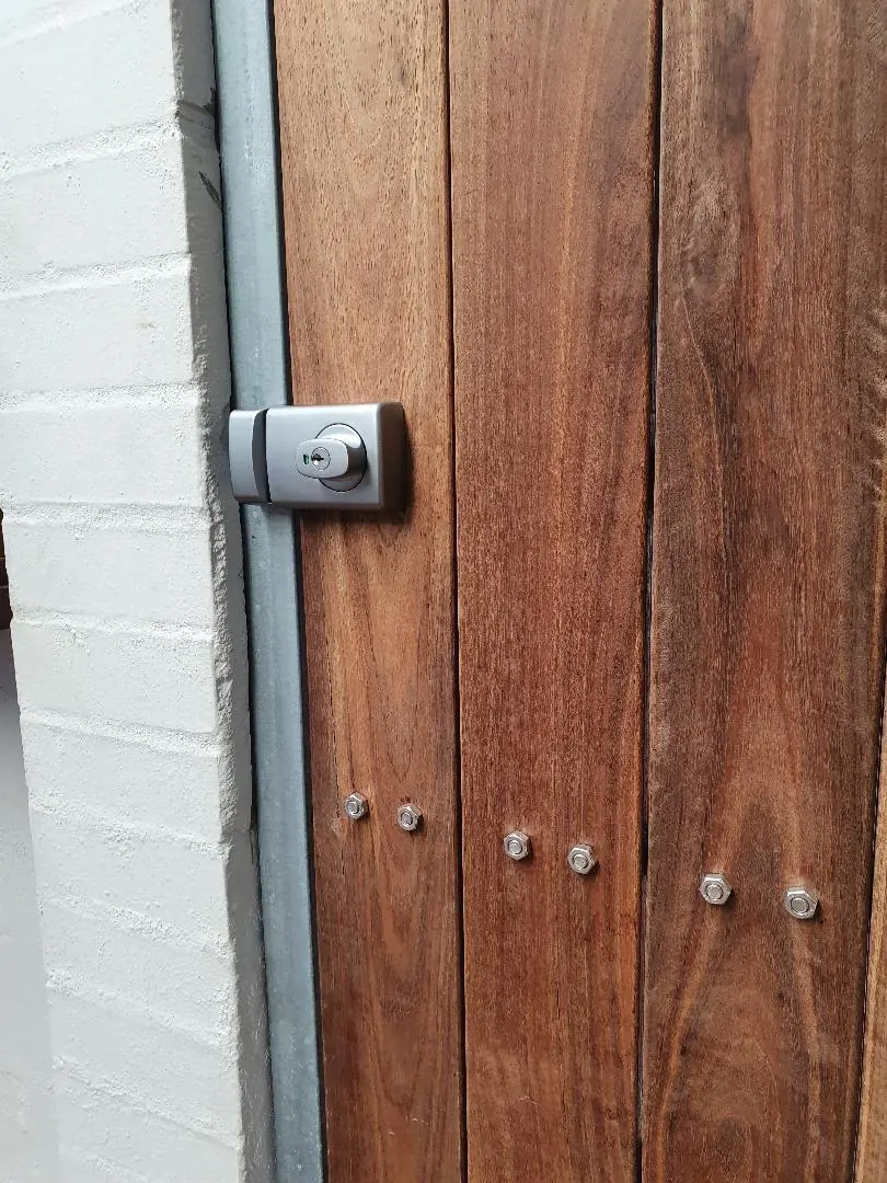Keyed deadlatch installed on a hardwood timber side gate at a Perth home