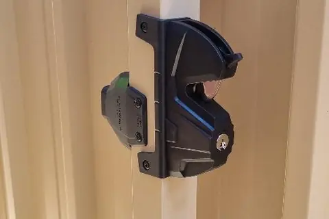 Key-lockable magnetic gate latch installed on a Colorbond side gate in Perth