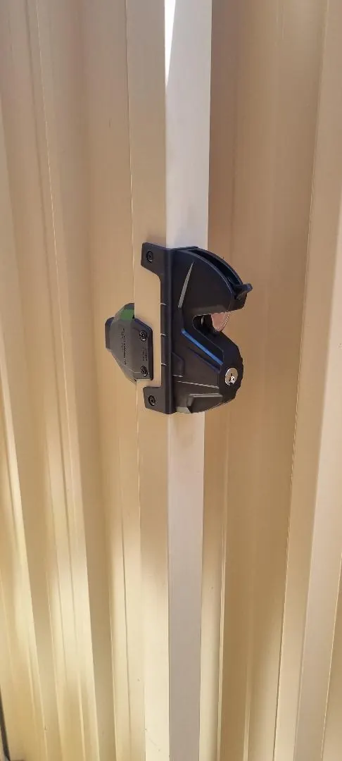 Key-lockable magnetic gate latch installed on a Colorbond side gate in Perth